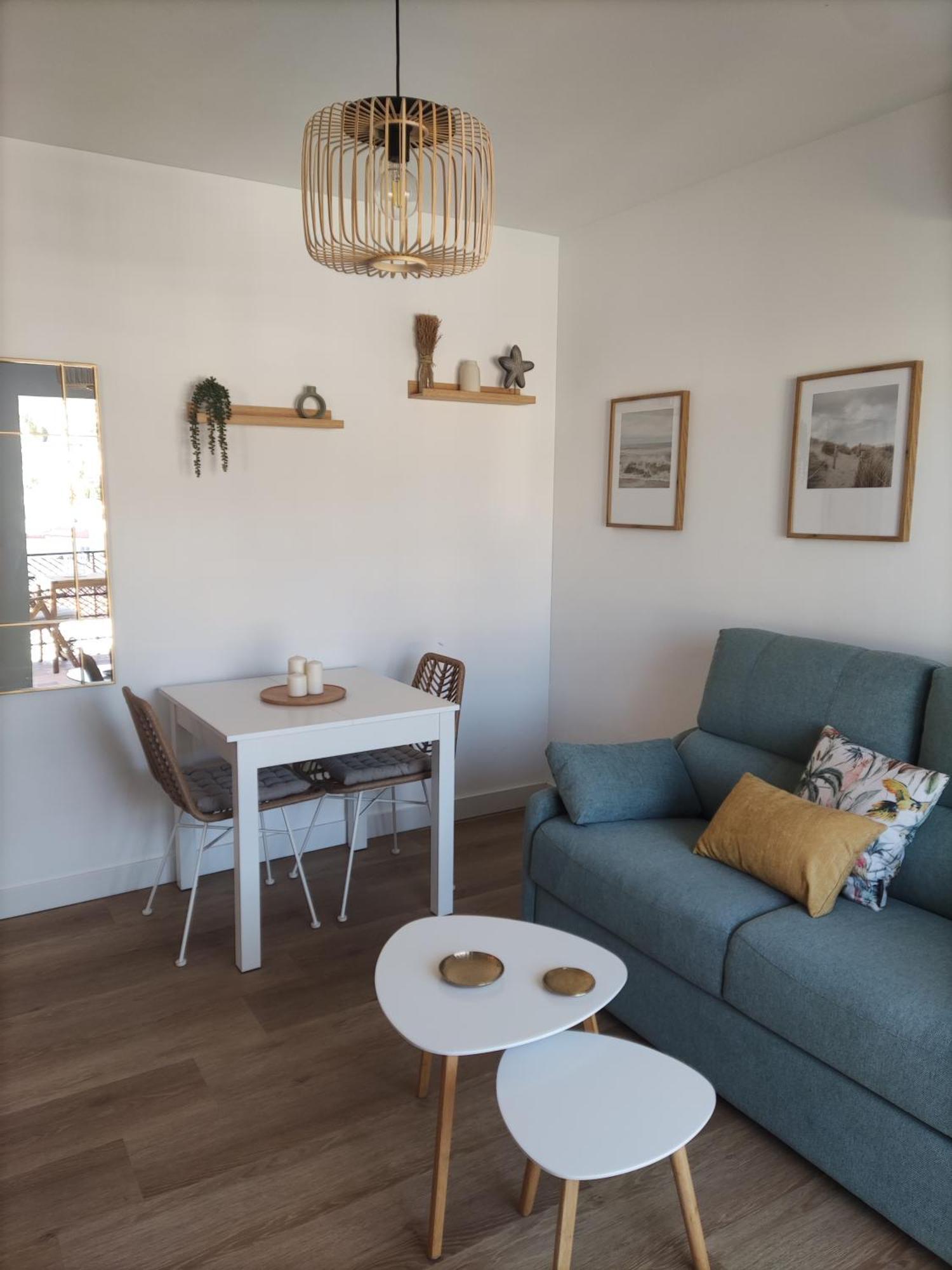 Lunamar Seaviews & Communal Pool Apartment *
